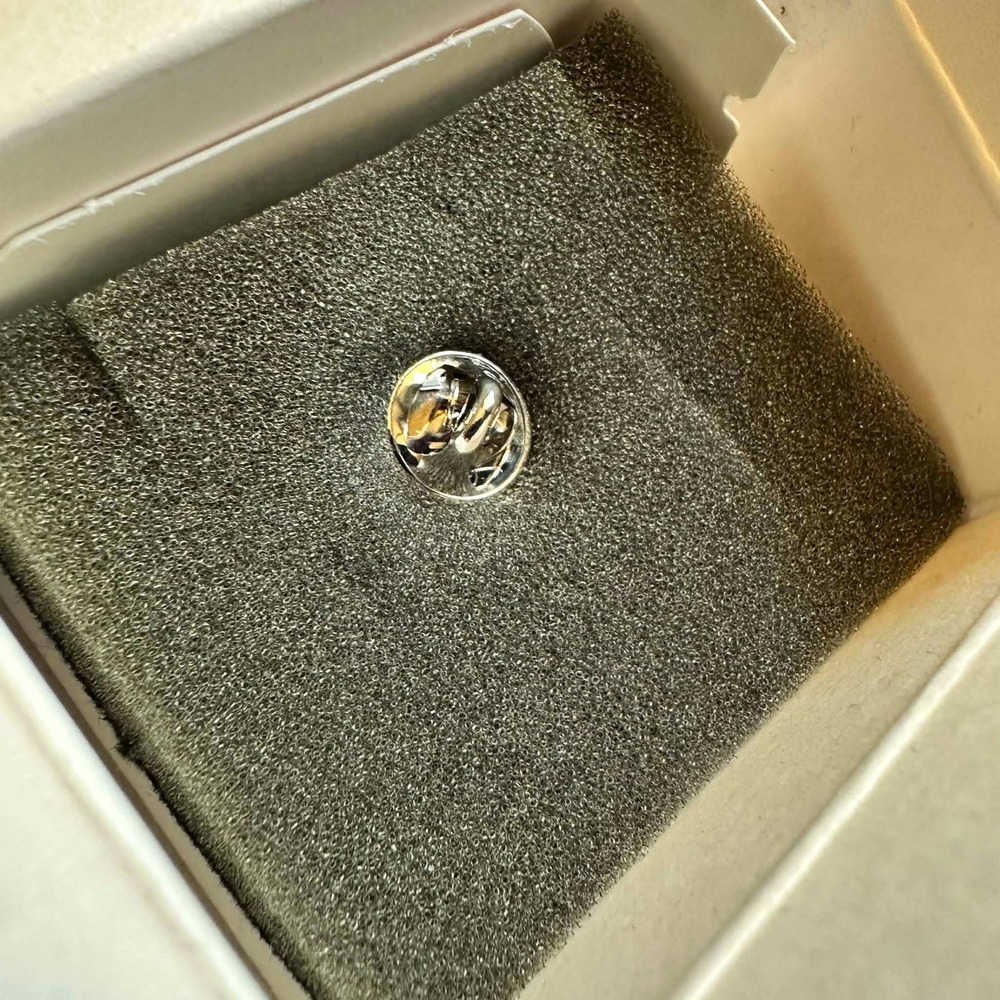 Avon‎ Pink Ribbon Pin Silvertone Breast Cancer Awareness Rhinestone 2000 New Box - Picture 2 of 6